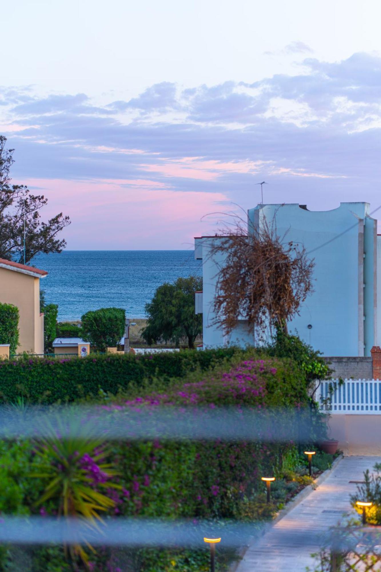 Paquja Aparthotel Quartu SantʼElena Екстериор снимка